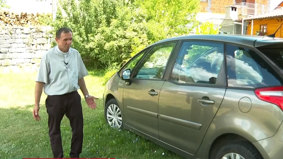 (VIDEO) "Meni je to avion, a ne auto" Ljudi skupili 14.000 evra i svešteniku Peri KUPILI AUTOMOBIL, on svojim potezom ganuo sve