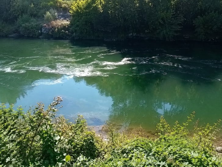 Pjenušava materija pluta Vrbasom, odbornik Mandić prijavio slučaj inspekciji