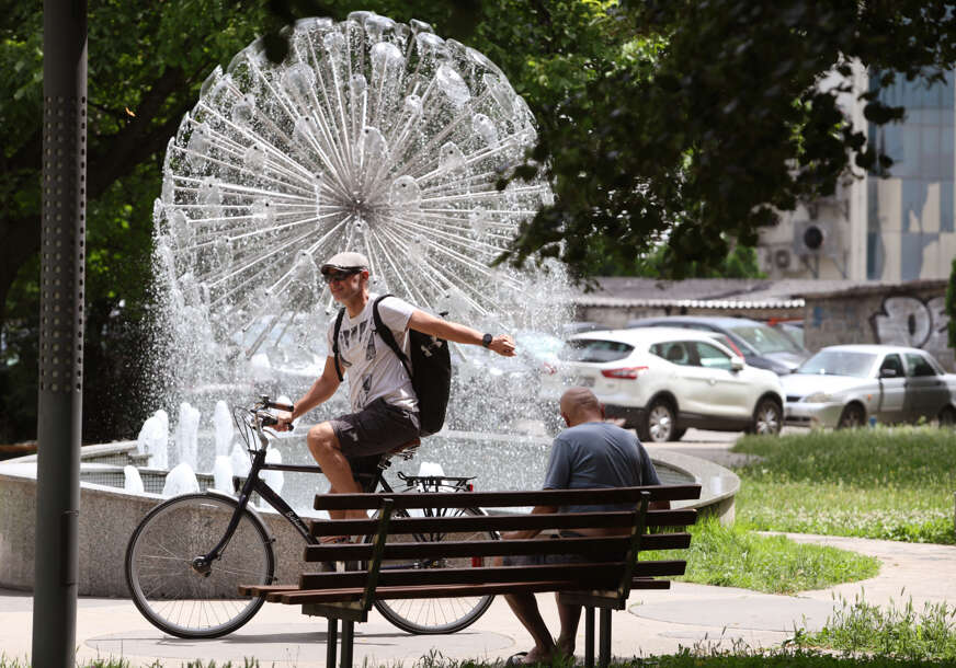 građani fontana vrijeme vrućina hlad vrijeme