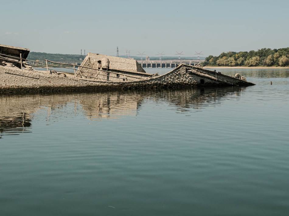 Ekstremno nizak vodostaj izazvao haos na Dunavu, desetine barži stoje usidrene