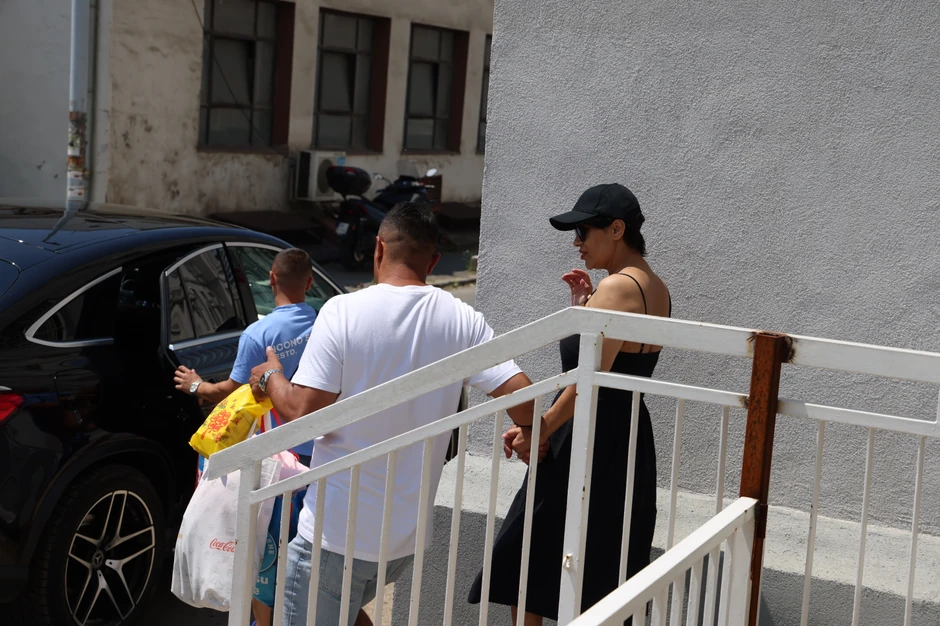Nakon boravka u "Lazi", Mina Kostić napustila Beograd: Komšije otkrile gdje se sklonila i šta se dešava iza zatvorenih vrata