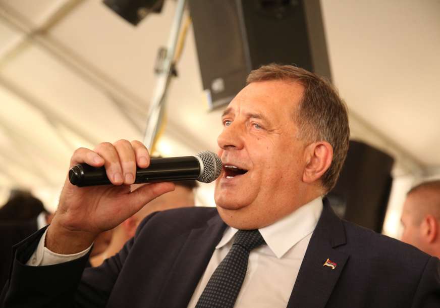 Dodik pjeva na Kočićevom zboru