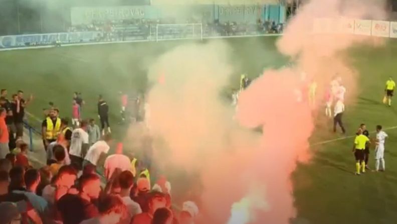 Video / Šta se dešavalo: Ćorić pogođen u glavu, tribina ispražnjena