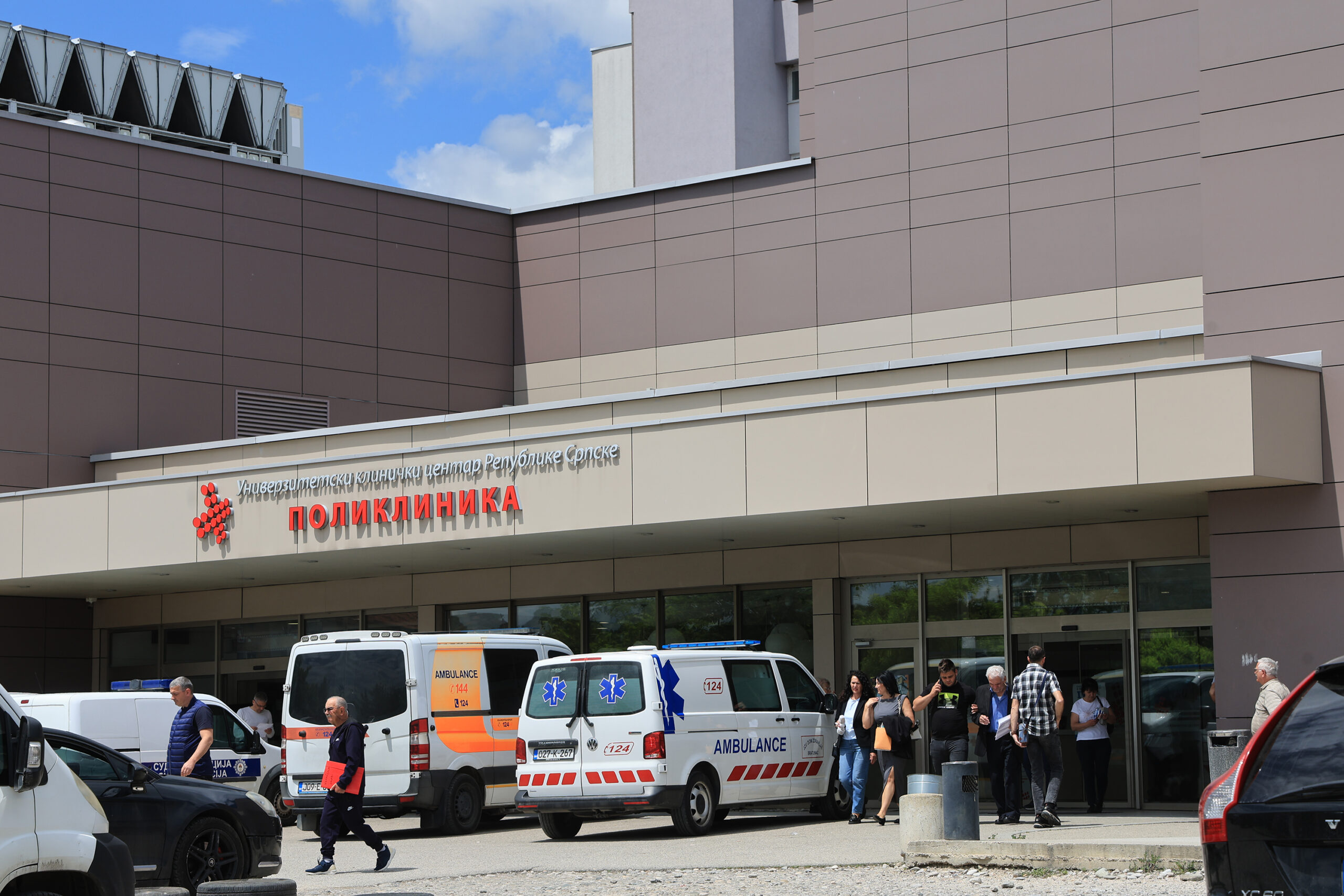 (FOTO) Ima li posteljine za najmlađe pacijente? Iz UKC građanima poručili samo jedno, pomenuli i svoj ugled