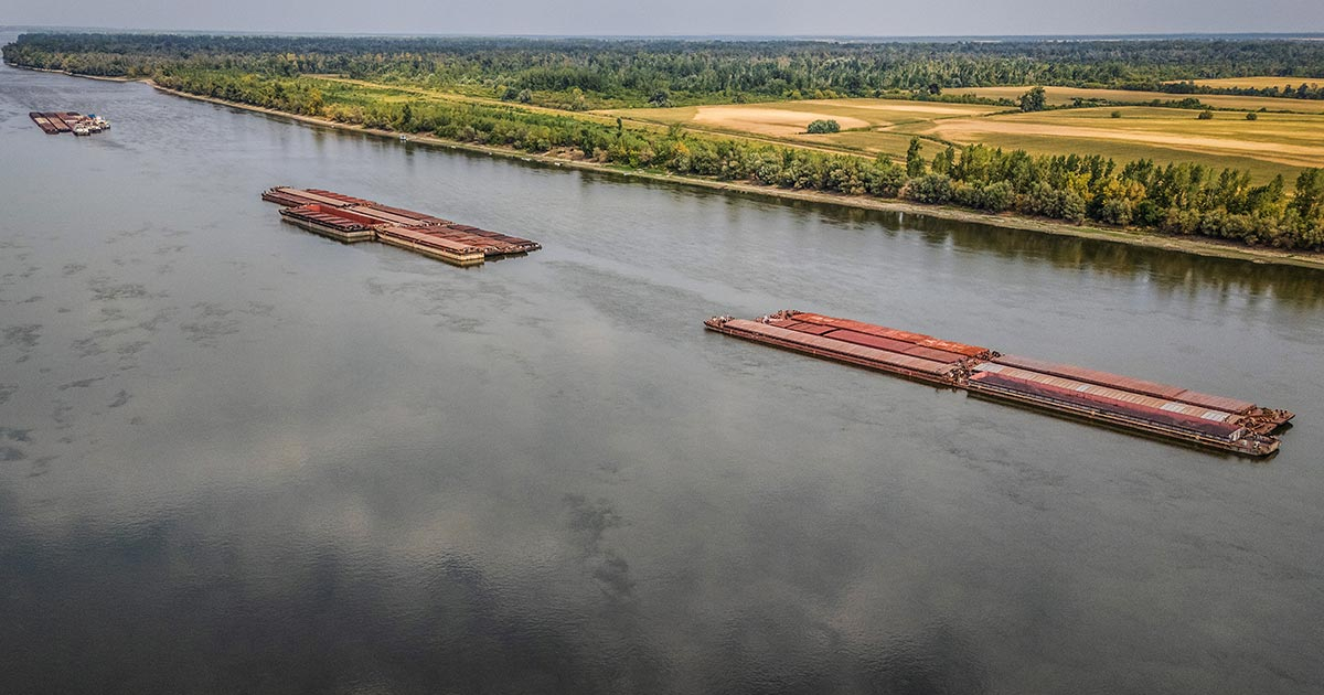 Dunav na rekordno niskom nivou: Brodovi zapeli, pojavili se veliki sprudovi (FOTO)