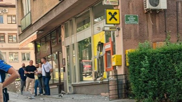 Drama na Višnjiku: Nepoznati razbojnici raznijeli bankomat, stanari ih otjerali prije nego što su uzeli novac