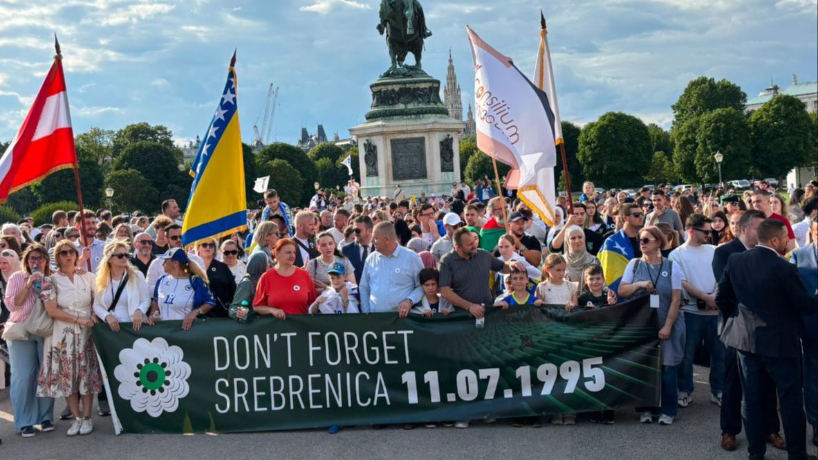 Video / Hiljade građana u Maršu mira u Beču: Odata počast žrtvama genocida u Srebrenici