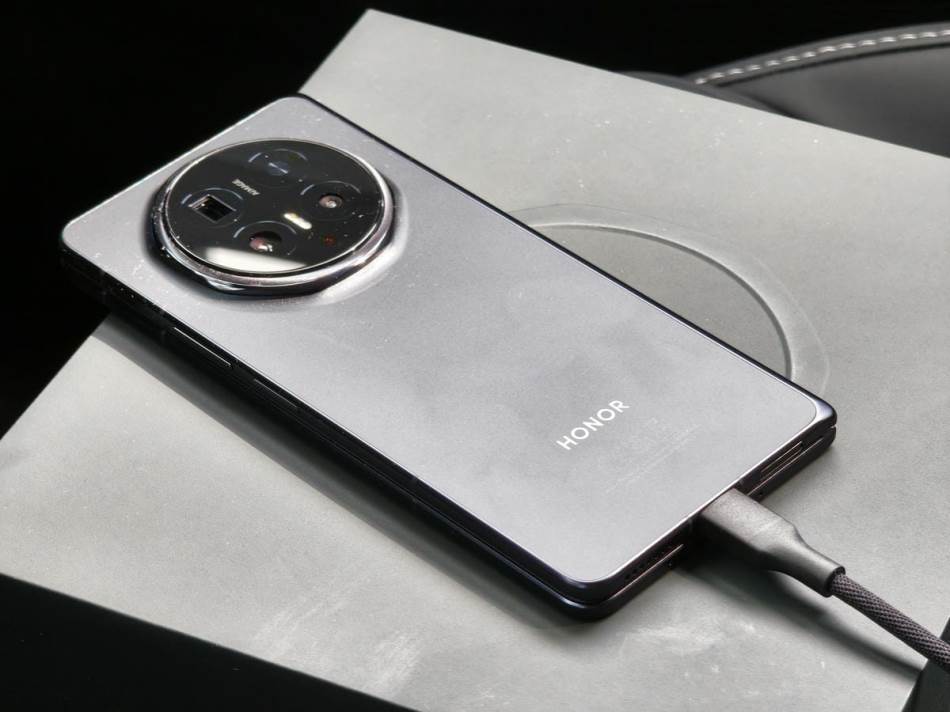 HONOR Magic V6 recenzija, utisci, cijena i specifikacije