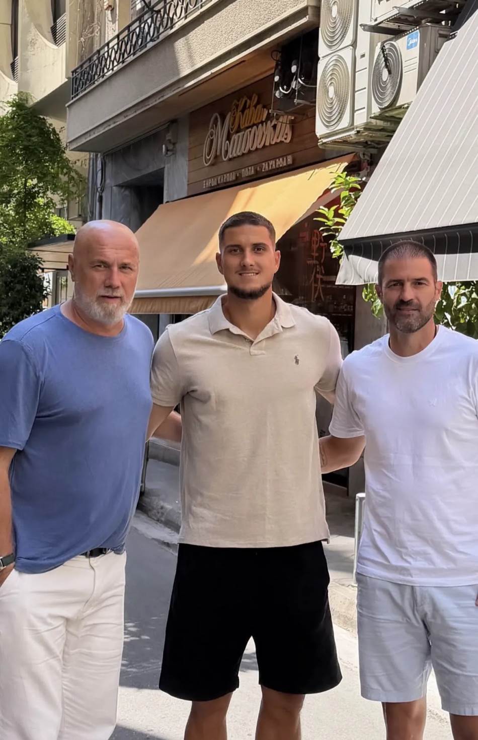 Sergej Barbarez uručio pasoš BiH Zinedinu Smajloviću