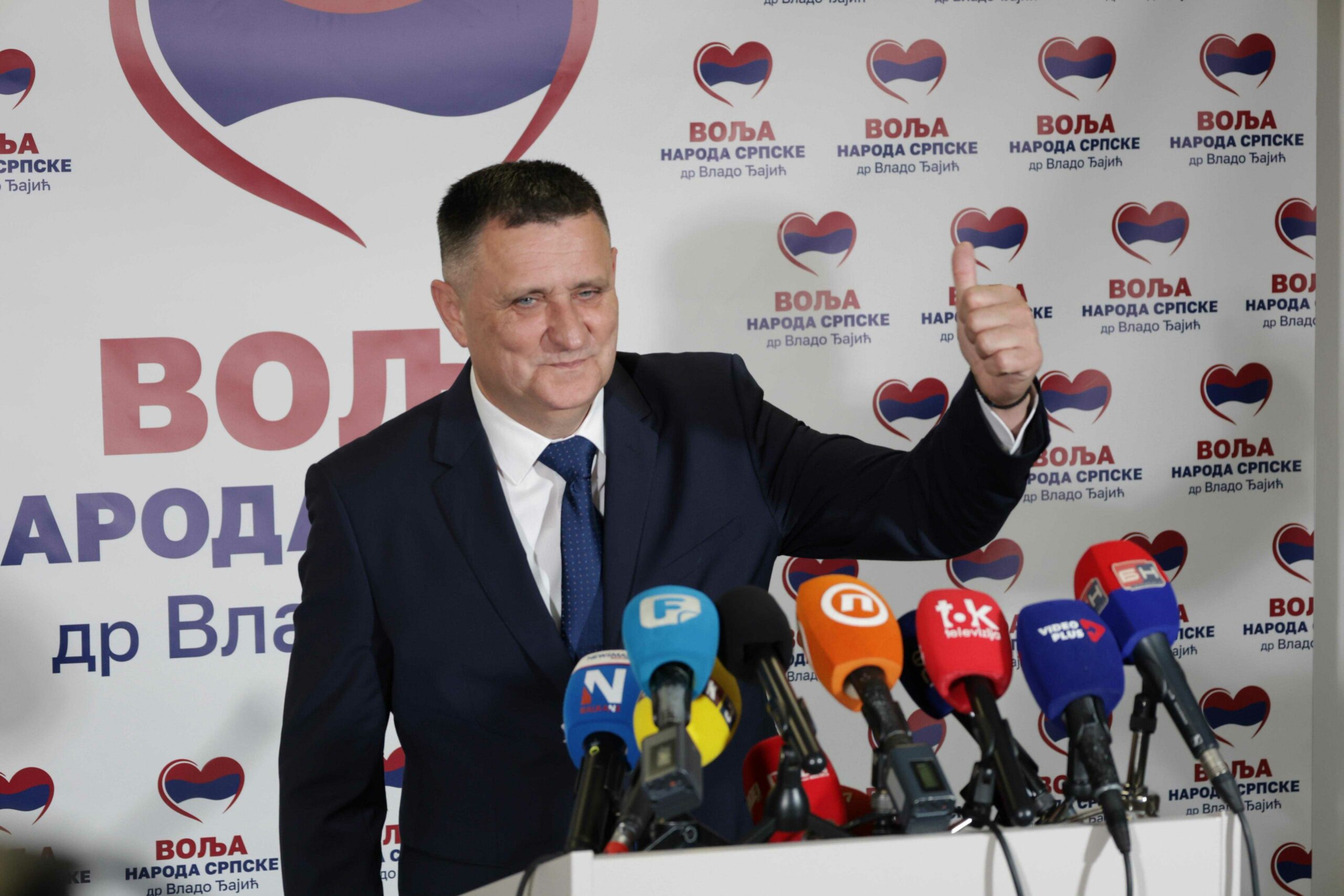 (VIDEO) Uspješni privrednici, borci, profesori i jedan GENERAL: Vlado Đajić otkrio ko se sve nalazi na kandidatskim listama njegove stranke