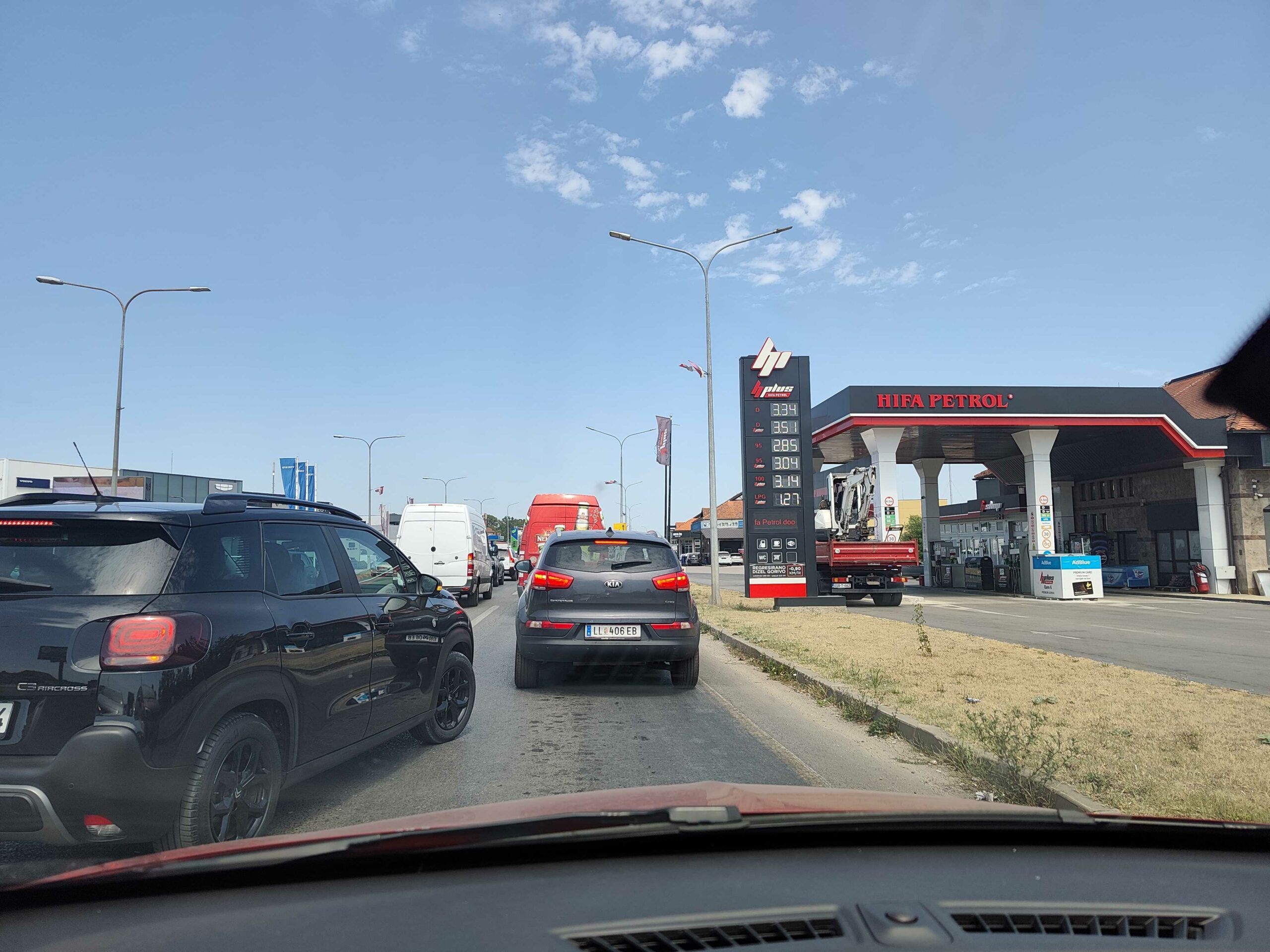 (FOTO, VIDEO) KOLONA OD BANJALUKE PREMA LAKTAŠIMA Između dva semafora čeka se najmanje 20 minuta, izbjegnite ovu dionicu ako možete