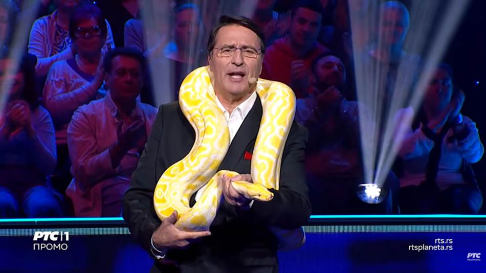 Zmija u studiju dekoncentrisala Tragača: Memedović "mrtav hladan", a Sneža počela da mu steže vrat (Video)