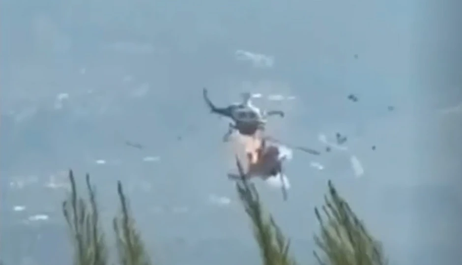 (VIDEO) Dobre vijesti nakon sudara helikoptera u Grčkoj: Dvojica pilota živa, potraga za ostalim članovima posade traje