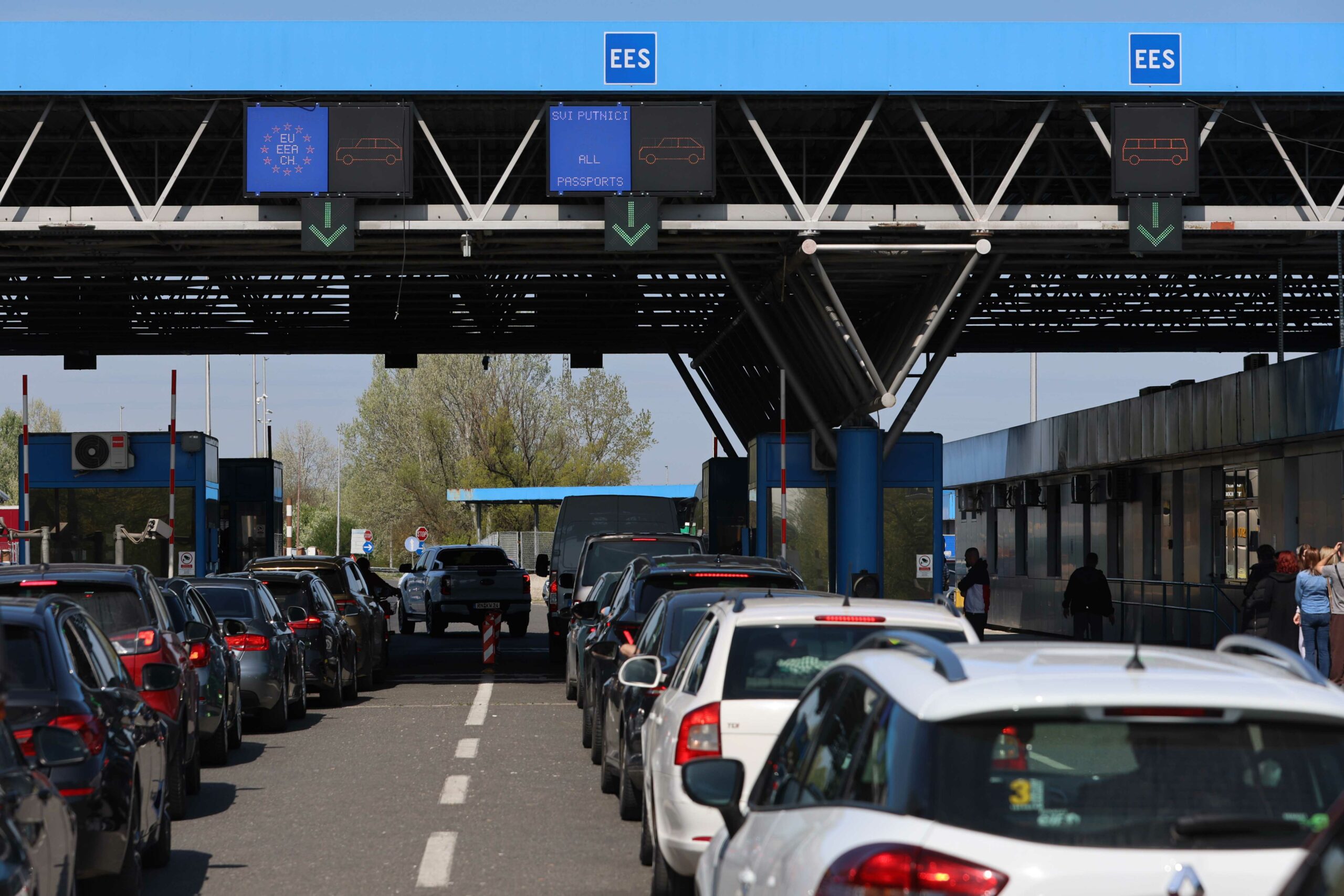 Gužve na granicama: Kilometarske kolone na izlazu iz BiH, vozači čekaju satima