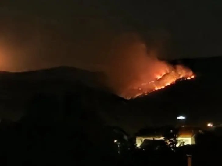 Jak požar u šumi kod Banjaluke: Vatrogasci se bore sa vatrom na nepristupačnom terenu