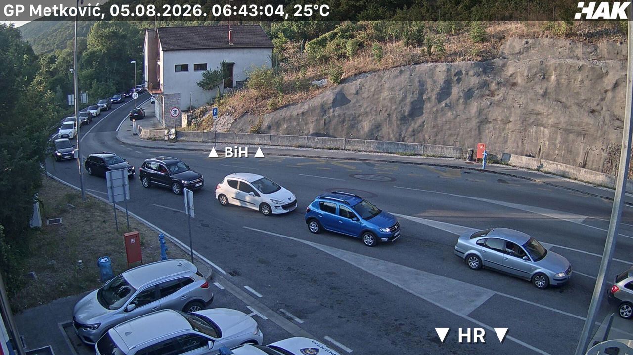 Na nekoliko graničnih prijelaza velike gužve na izlazu iz države