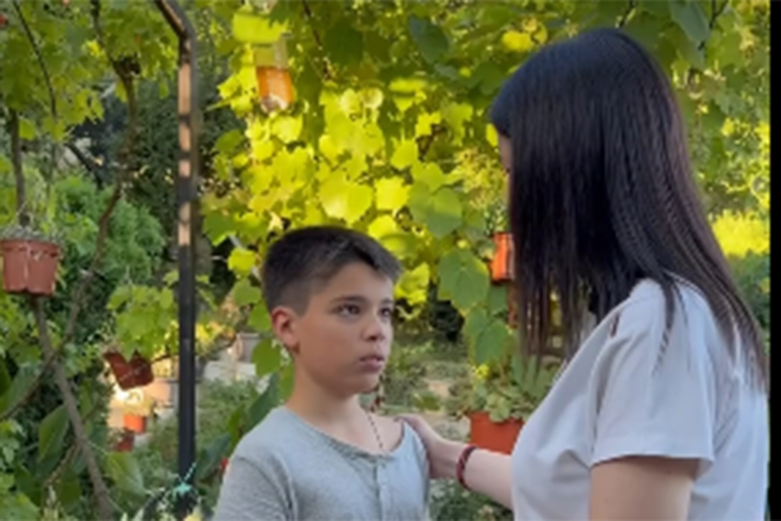 (VIDEO) Žive 10 kilometara od centra Banjaluke, a do kuće dolaze makadamom: Trivićeva obišla porodicu Savanović u Bistrici