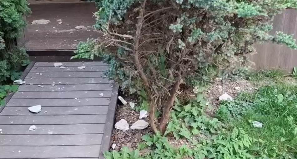 Incident centru Sarajeva: Obrušila se fasada sa zgrade, oštećen ugostiteljski objekat
