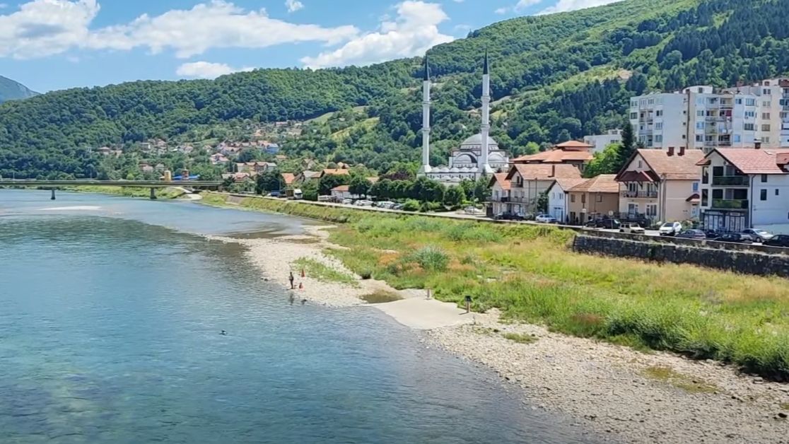 Tužni zvuci Salle s minareta goraždanskih džamija tugom prekrili grad: Počast žrtvama Srebrenice u gradu kojem je bila namijenjena slična sudbina