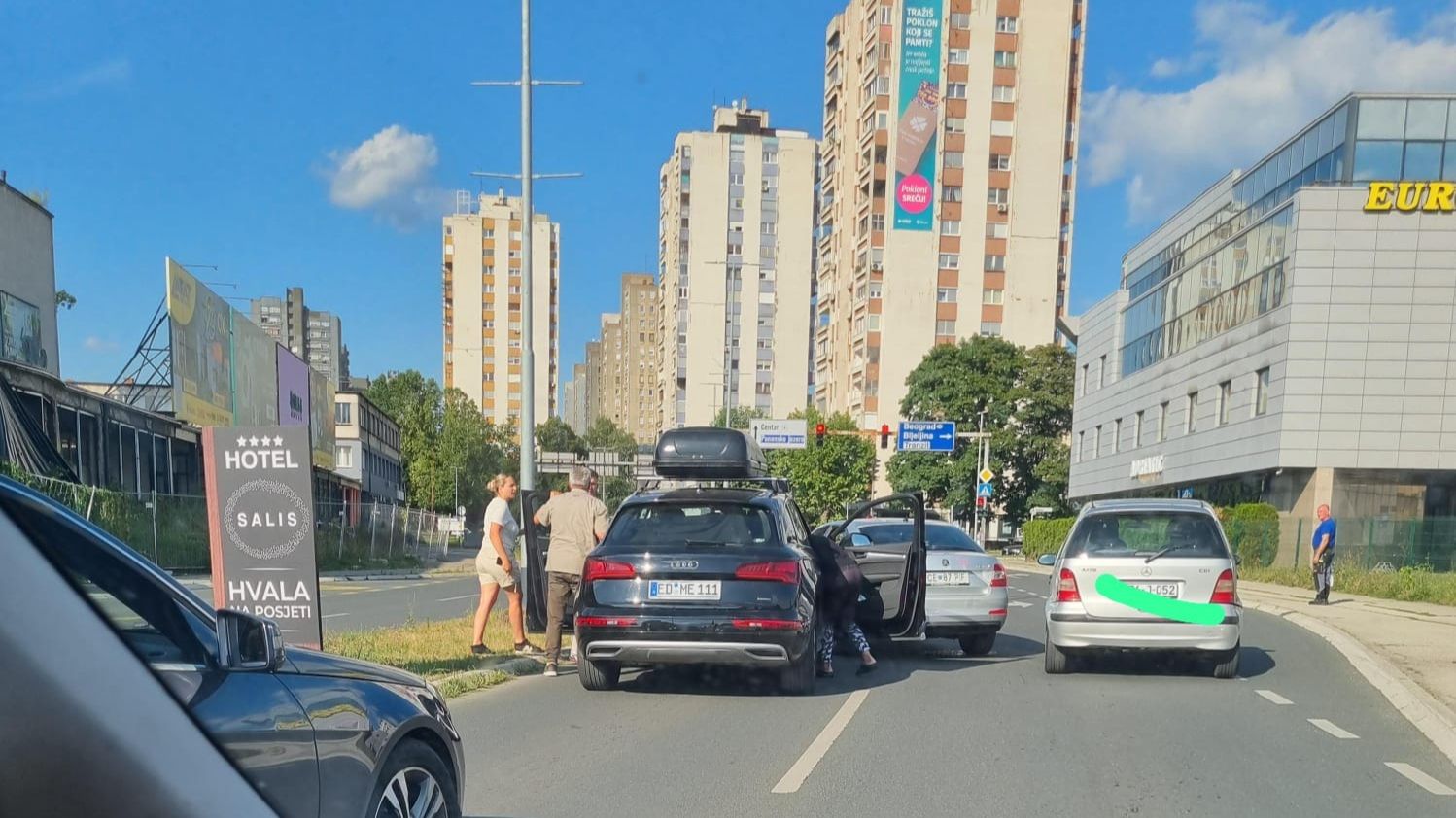 Nasilničko ponašanje u saobraćaju u Tuzli: Nakon fizičkog napada vozač zaustavljen brzom reakcijom građana i policije