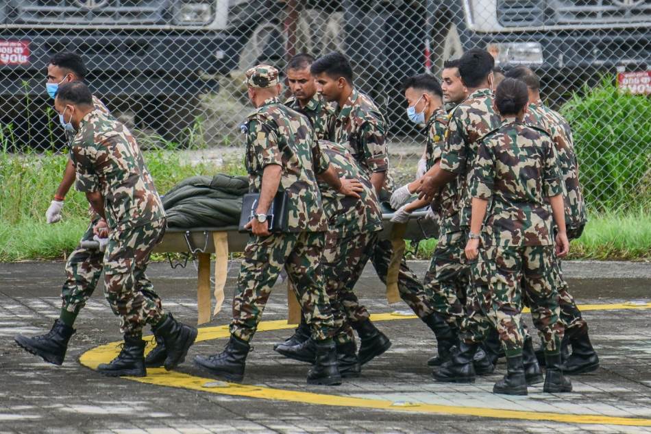 Nada uprkos crnom bilansu: Šezdesetogodišnja žena spašena iz poplavljenih ruševina u Nepalu