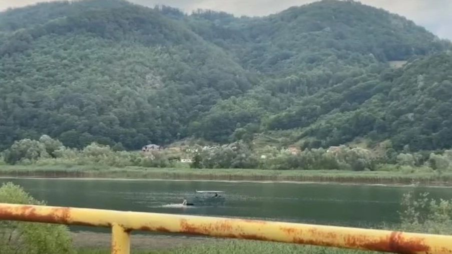 Video / Sramota kod Zvornika: Sa splava se orila pjesma "da Bog da se Srebrenica triput ponovila"