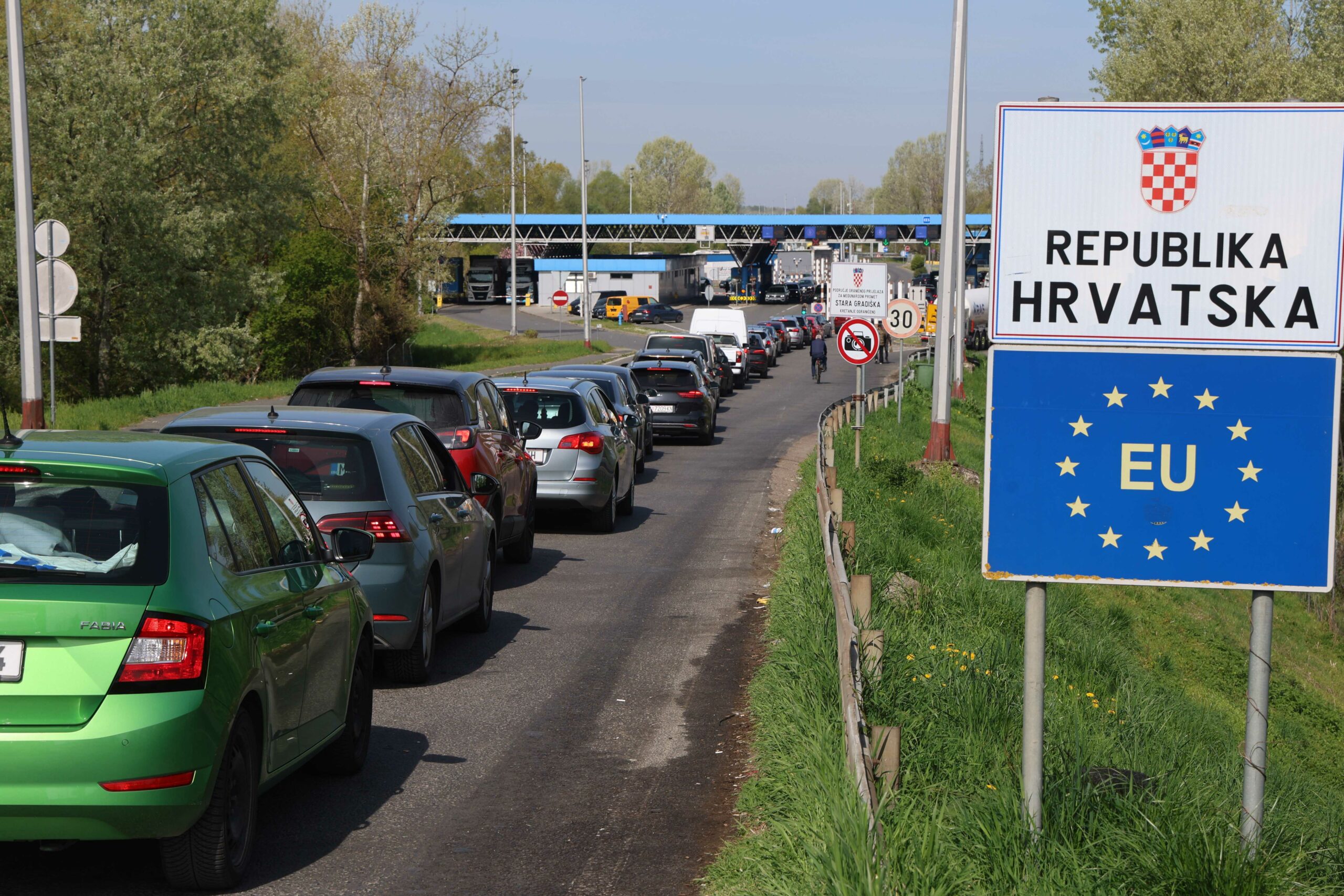 Haos na granicama NATJERAO EVROPU NA UZMAK: Odlaže se uvođenje ETIAS-a, putnici iz BiH još ne moraju da plaćaju taksu