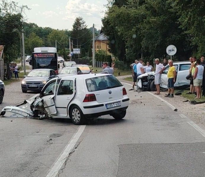 Saobraćajna nesreća kod Živinica: Nekoliko osoba povrijeđeno