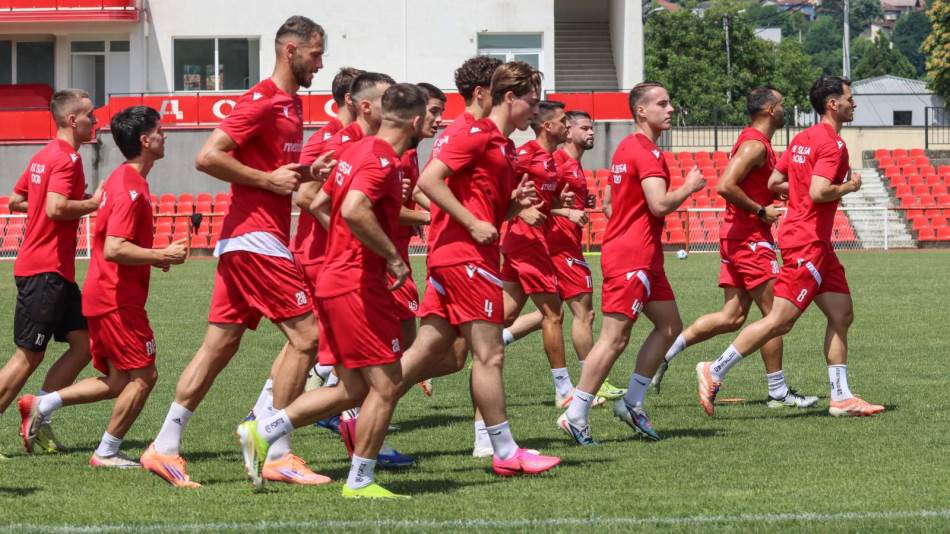 FK Sloga sedmorica Španaca