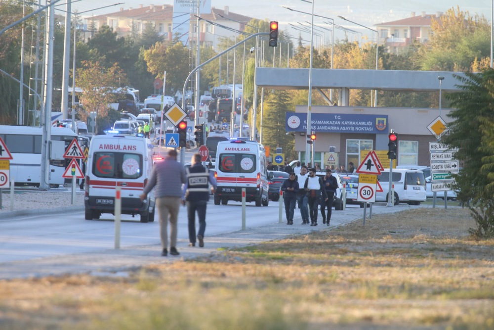 (VIDEO) Prvi snimci teške saobraćajne nesreće u Turskoj: Na licu mjesta jeziv prizor, 40 ljudi hitno prevezeno u bolnice