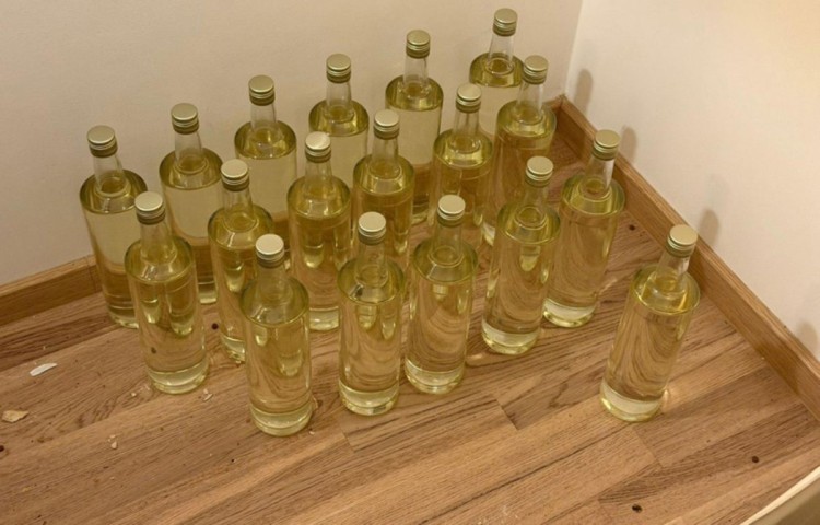 U stanu osumnjičenog nađeno i amfetaminsko ulje. Foto MUP Srbije