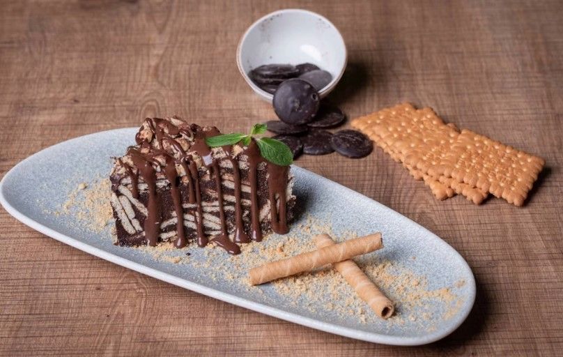 Brza torta od keksa i pudinga bez pečenja gotova za 15 minuta