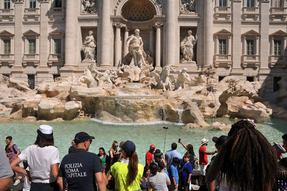 Najpoznatiju fontanu na svijetu turisti pune milionima evra: Novac se vadi dva puta nedjeljno, a evo gdje završava