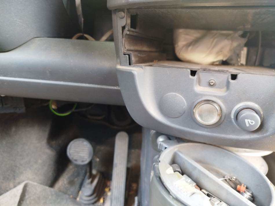 Hapšenje u Trebinju: Policija u "smartu" pronašla drogu (FOTO)