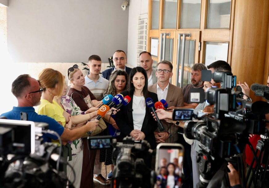 FOTO: NARODNI FRONT