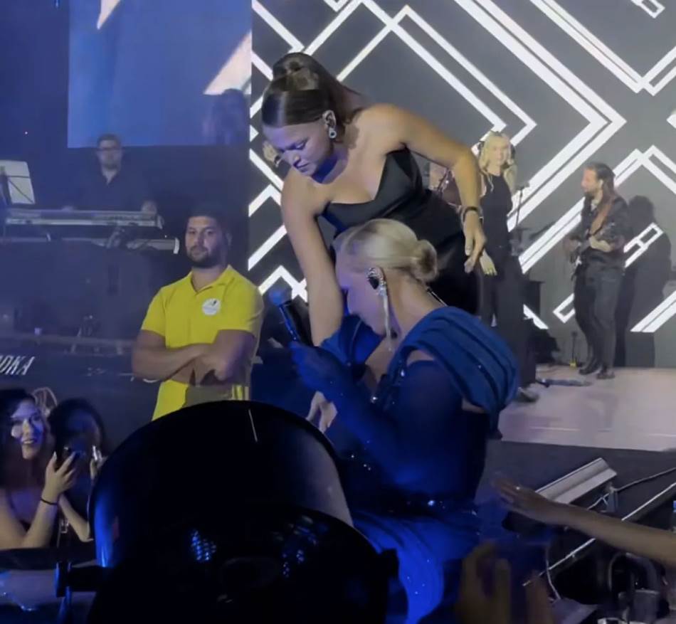 Lepa Brena pala na koncertu u Budvi: Odmah potrčali da joj pomognu (Video)