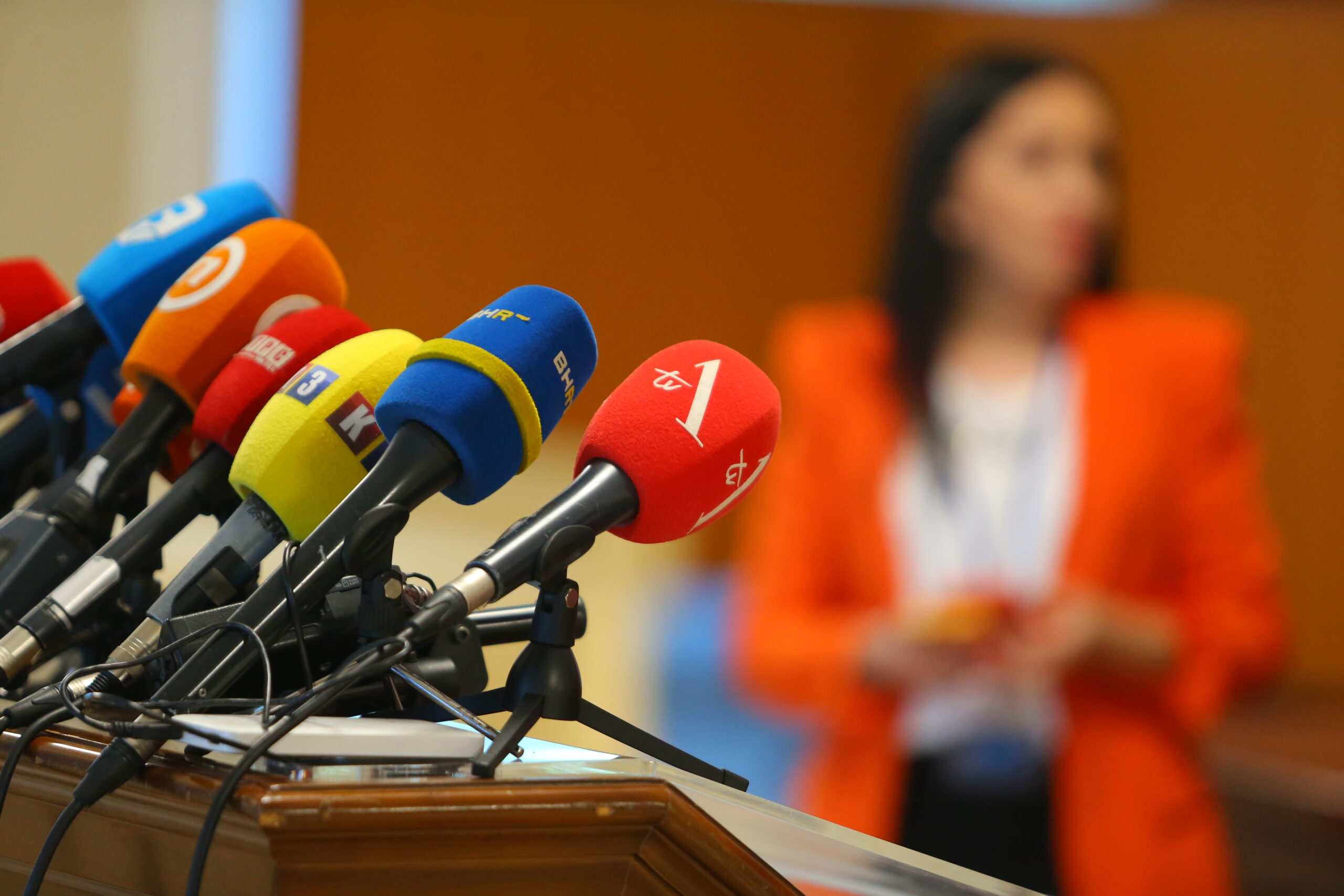 (FOTO) Diplomirani novinari ne znaju ništa o medijima: Šta je otkrio kontroverzni konkurs Ministarstva saobraćaja RS