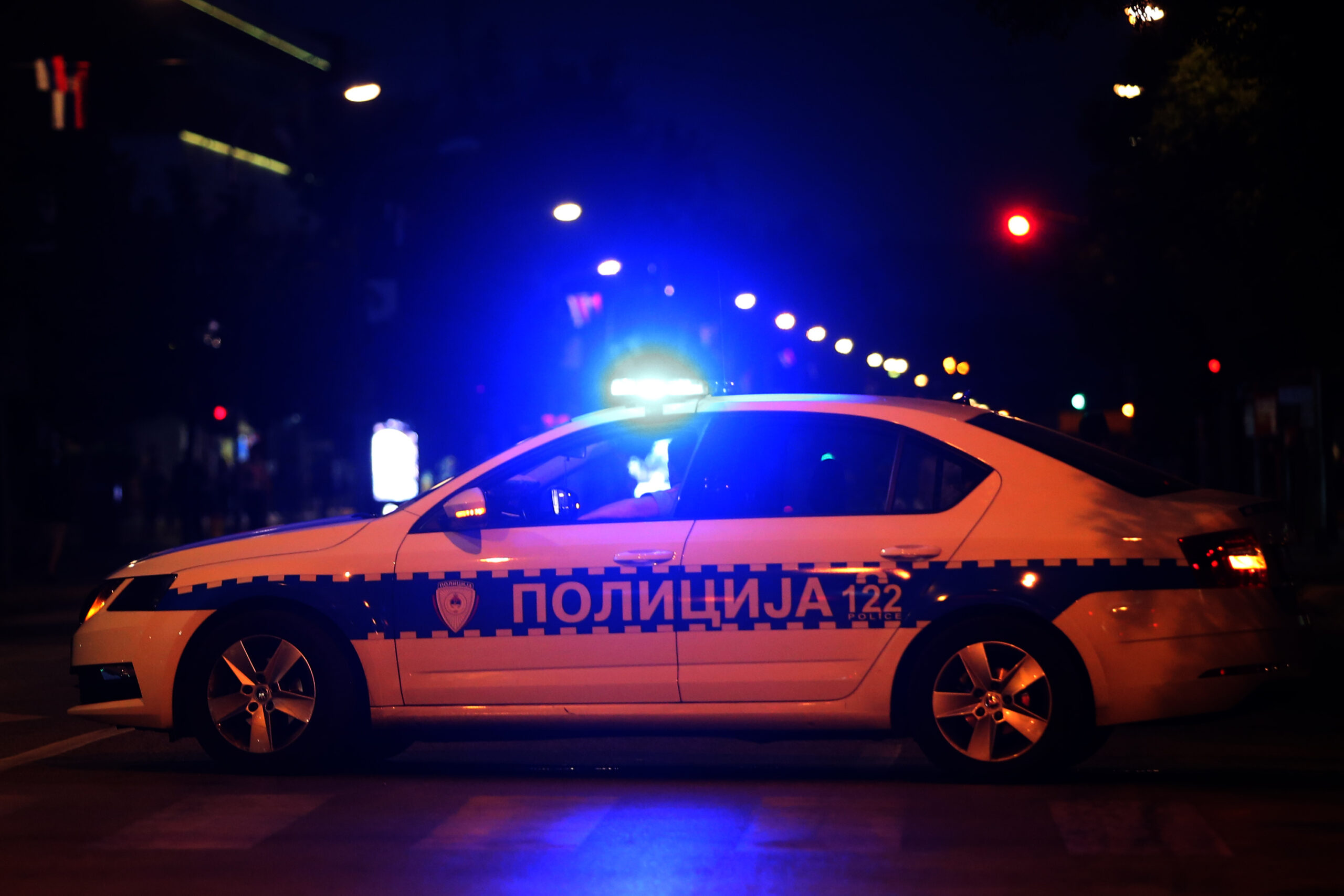 IMA POVRIJEĐENIH Teška saobraćajka u Prijedoru, sudarili se automobil i motor