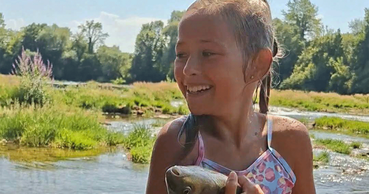 Djevojčica iz Novog Grada uhvatila ribu golim rukama (FOTO)