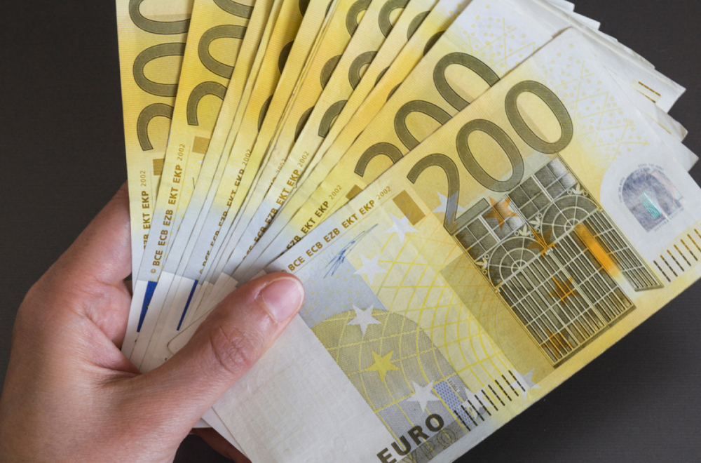 Radnicima 20.000 evra bonusa: Evropski gigant plaća zaposlenima da ne odu