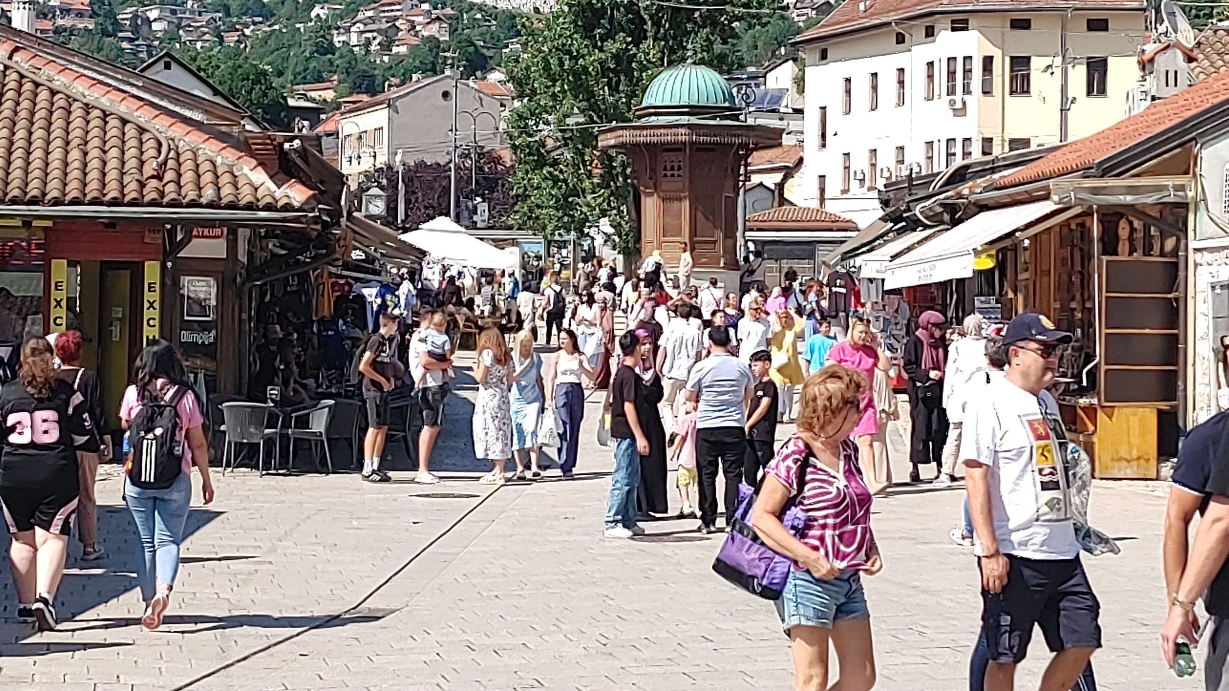 Sunčano jutro, poslijepodne moguć poneki pljusak: Temperature do 32 stepena