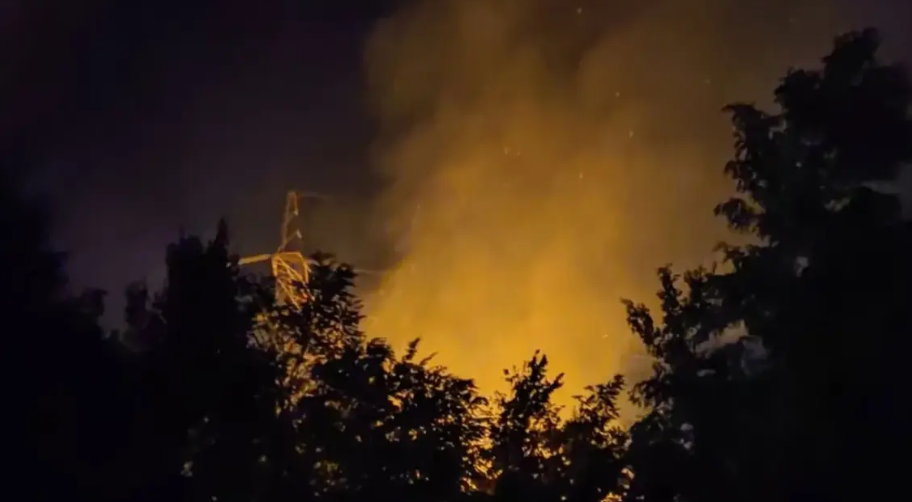 (VIDEO) VATRA ZAHVATILA ŠUMU Požar iznad banjalučkog sela, mještani u strahu