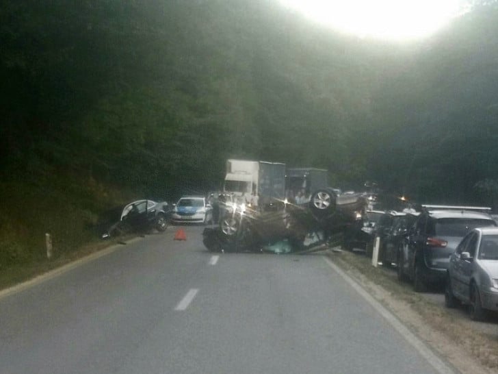 Teška saobraćajna nezgoda na putu Milići-Vlasenica