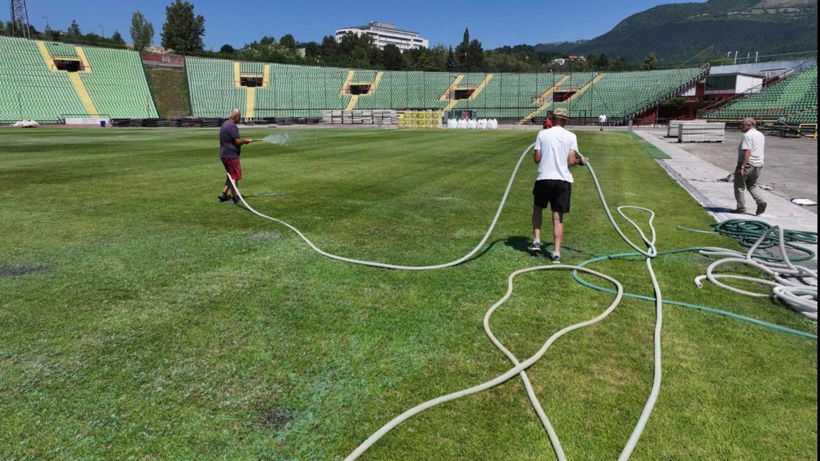 Intezivni radovi: Pogledajte kako izgleda travnjak Koševa