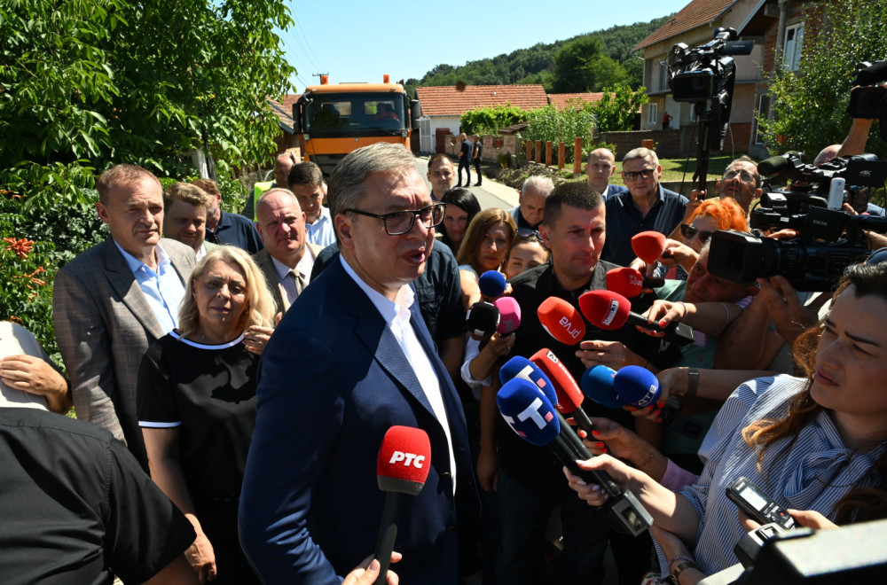 Vučić: "Moramo ulagati u siromašnija mesta u Srbiji"; "Plate u Leskovcu i dalje niske, uložićemo mnogo više"