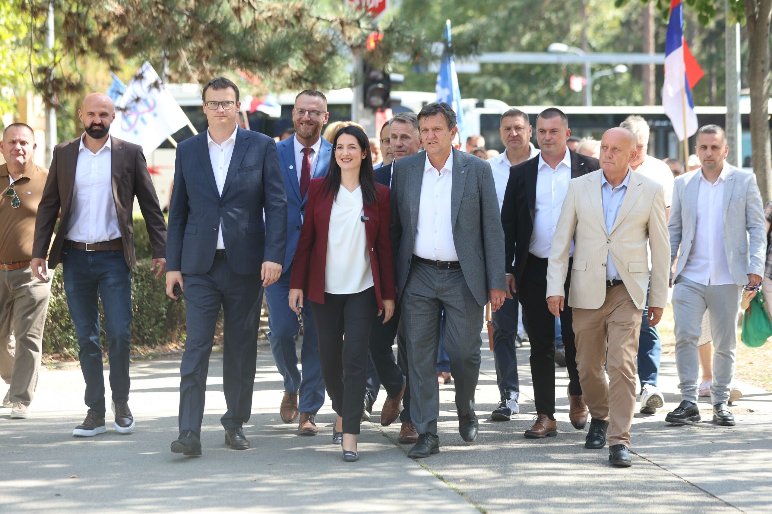 (FOTO) “Naš program može da posluži kao ekspoze budućeg mandatara” Trivićeva najavila prosječnu platu od 3.500 KM i 30.000 radnih mjesta