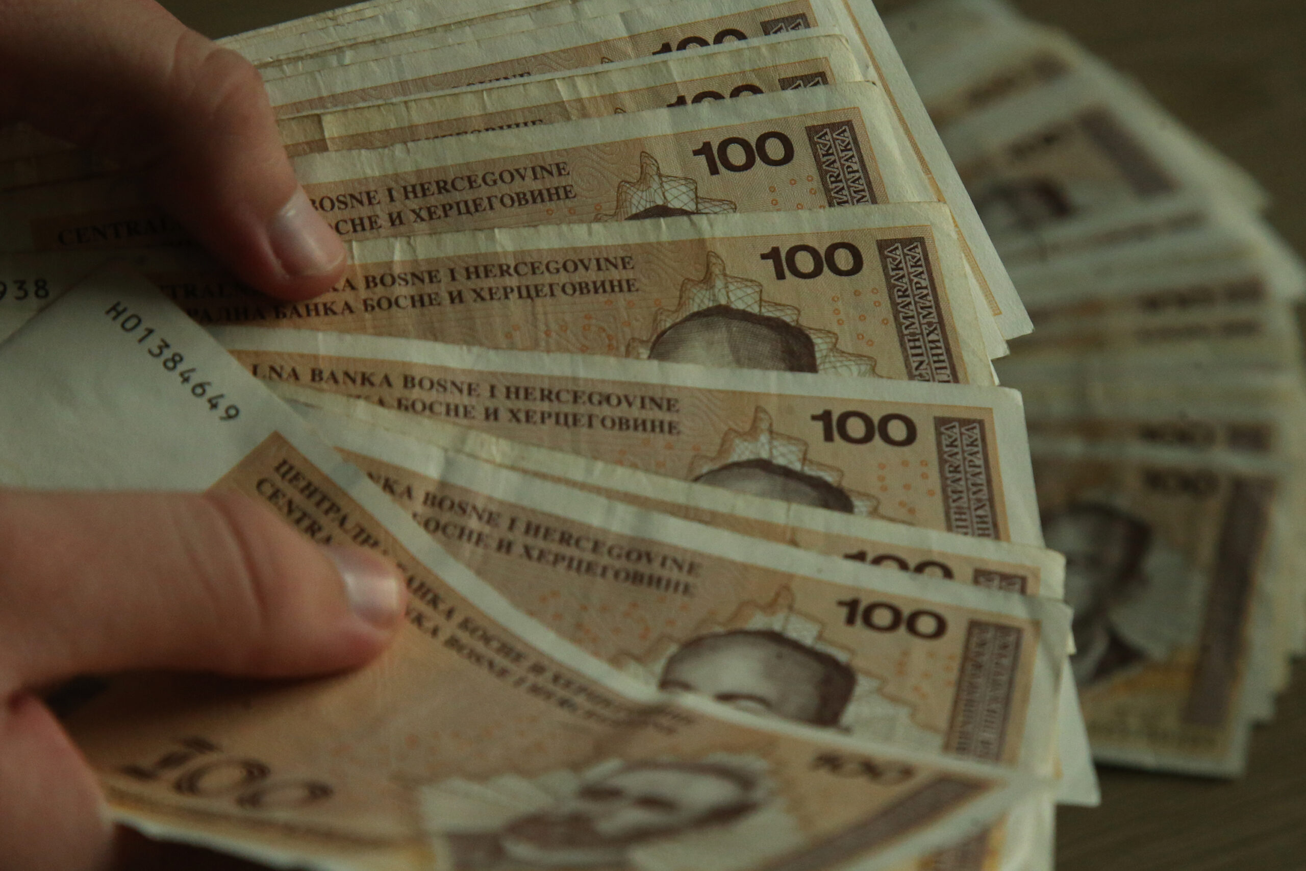 Ko onda ima para za 13. platu u Srpskoj? Milijarde dobiti i 3.323 firme u minusu
