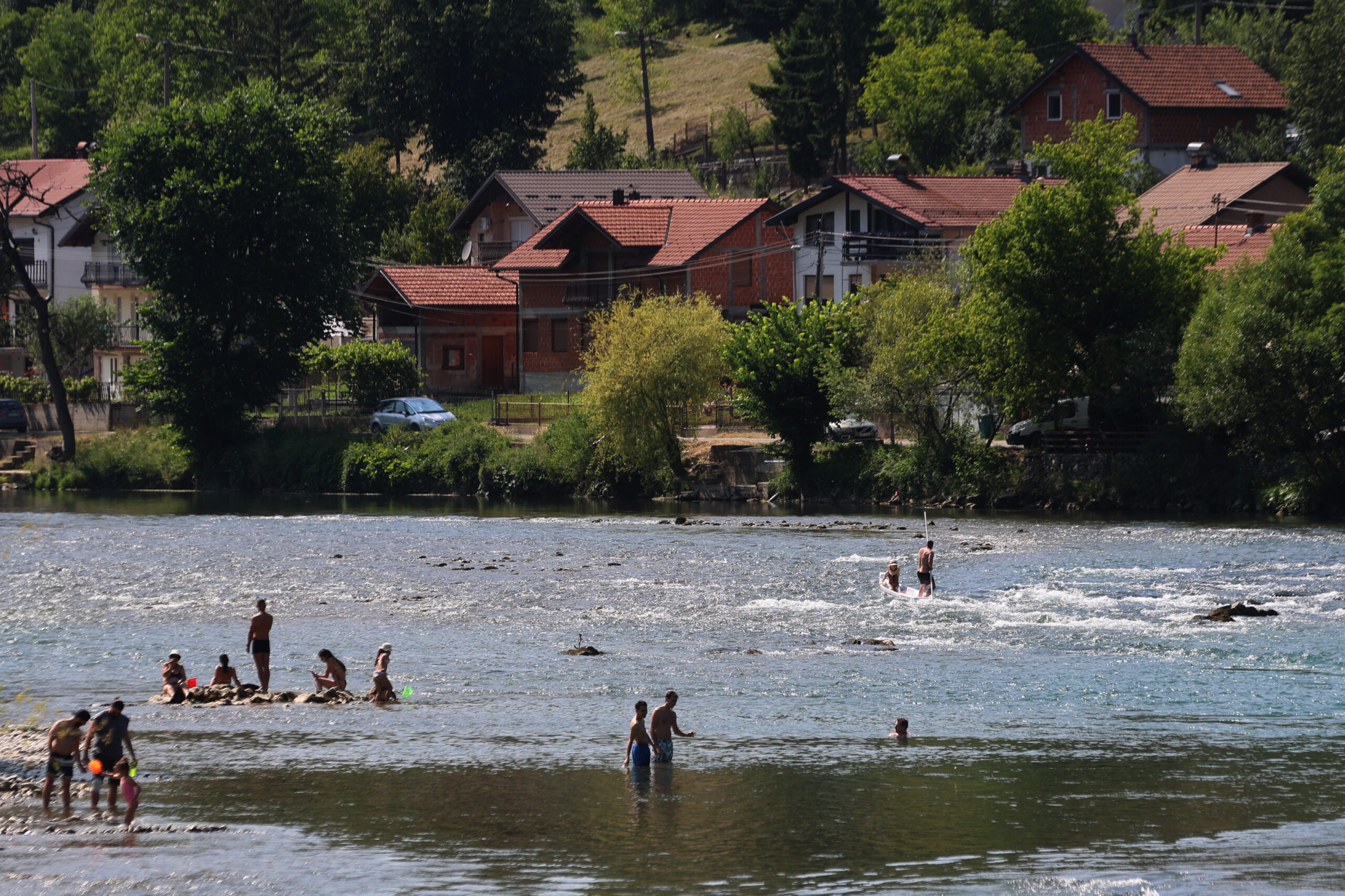 Stiže pravi ljetni dan: Temperatura DANAS DO 33 STEPENA, ali u ovim krajevima ipak prijeti kratkotrajna kiša