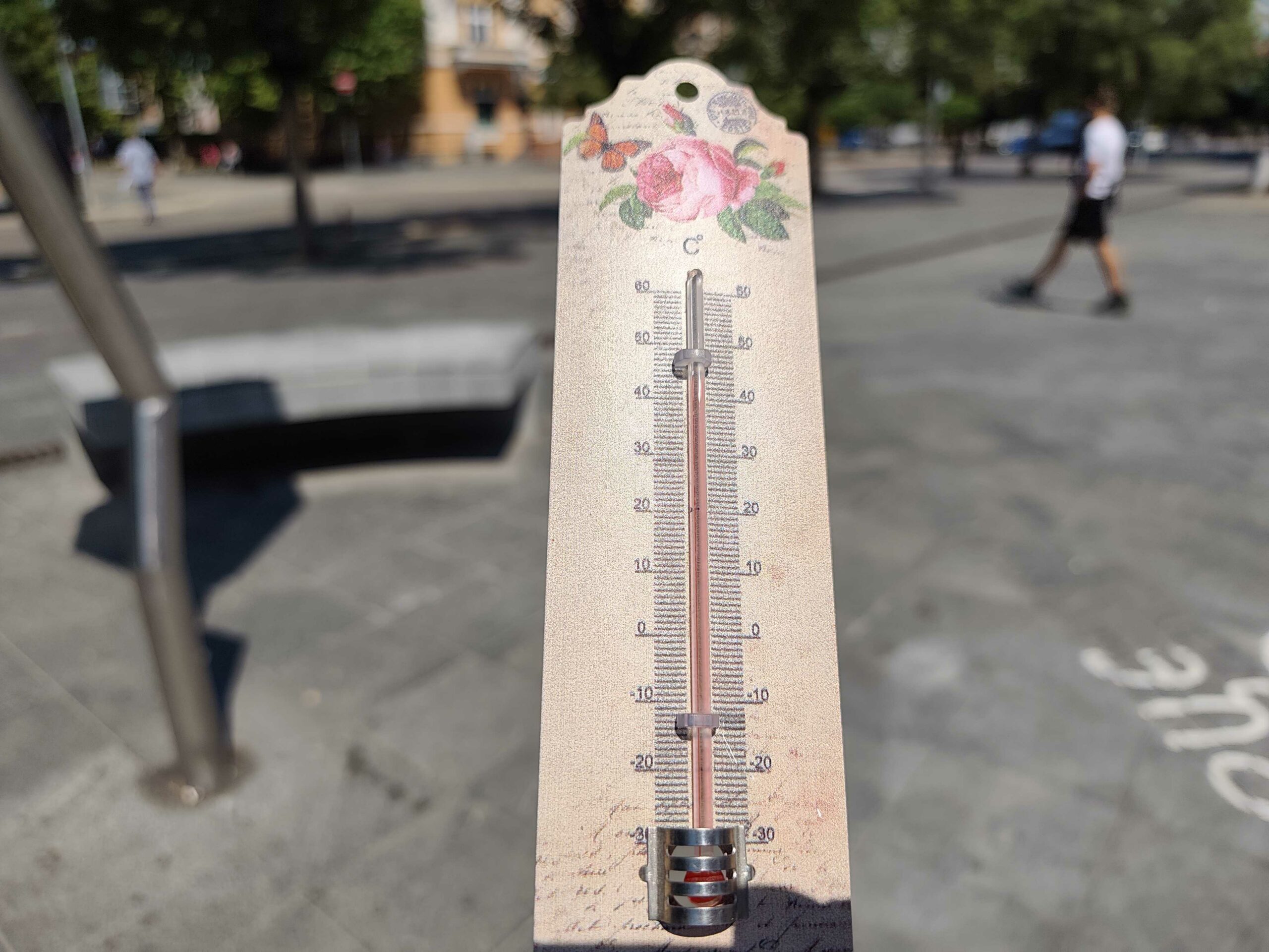 ŽIVA U TERMOMETRU RASTE DO 41 STEPEN Afrički talas zahvatio Srpsku, evo gdje može pasti KIŠA