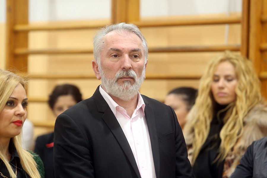 „UČENIK PAO U NESVIJEST, NASTAVNICI POZLILO“ Popržen objasnio zašto su tražili obustavu nastave za učenike